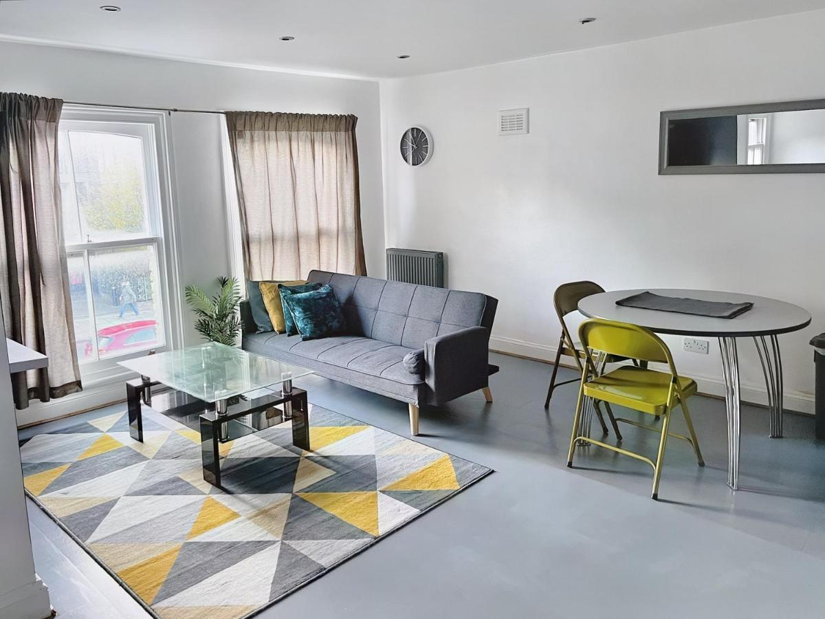Lovely 2-Bedroom Serviced Apartment Greater London Exterior photo
